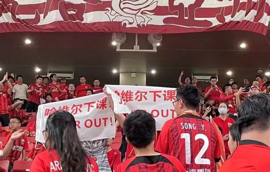 该片保留原版时空穿越设定，但将背景移至韩国音乐学院，增加古典乐与爵士乐碰撞的听觉盛宴。
