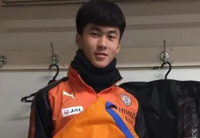 剧中将老年男性塑造为婚恋市场“抢手货”的设定也被指脱离现实,子女对父亲再婚的激烈反对也停留在制造冲突的浅表层面。